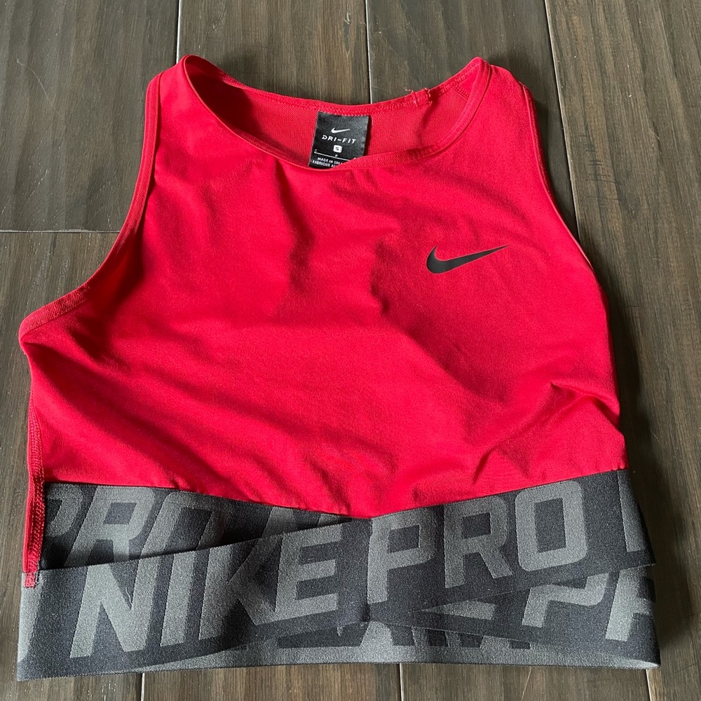 NIKE cropped tank/ sports bra